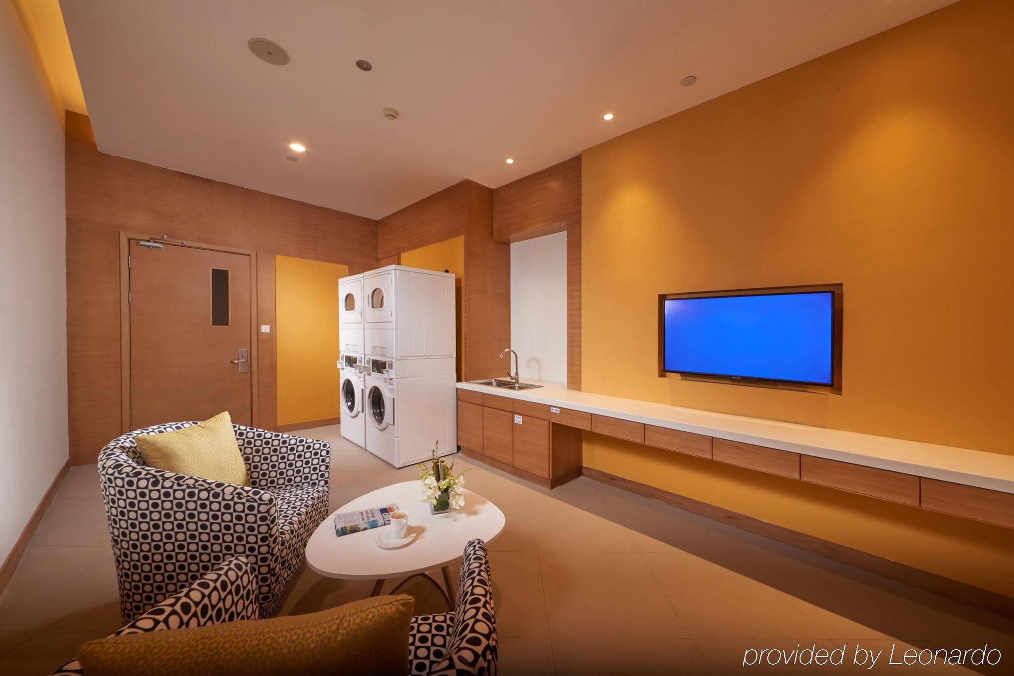 Holiday Inn Express Chengdu Huanhuaxi By Ihg-Near Jinsha Site Musem,Near Wuhou Temple Museum,Welcome Drinks,Free Gym,Free Self-Service Laundry Bagian luar foto