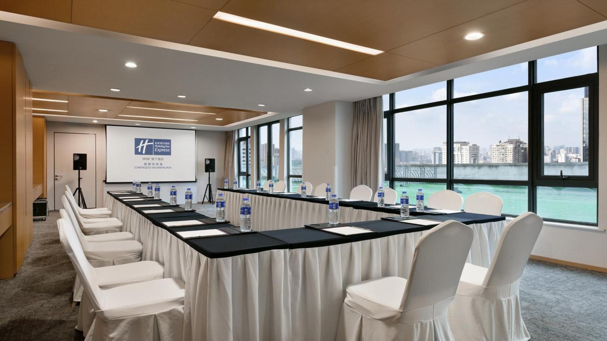 Holiday Inn Express Chengdu Huanhuaxi By Ihg-Near Jinsha Site Musem,Near Wuhou Temple Museum,Welcome Drinks,Free Gym,Free Self-Service Laundry Bagian luar foto