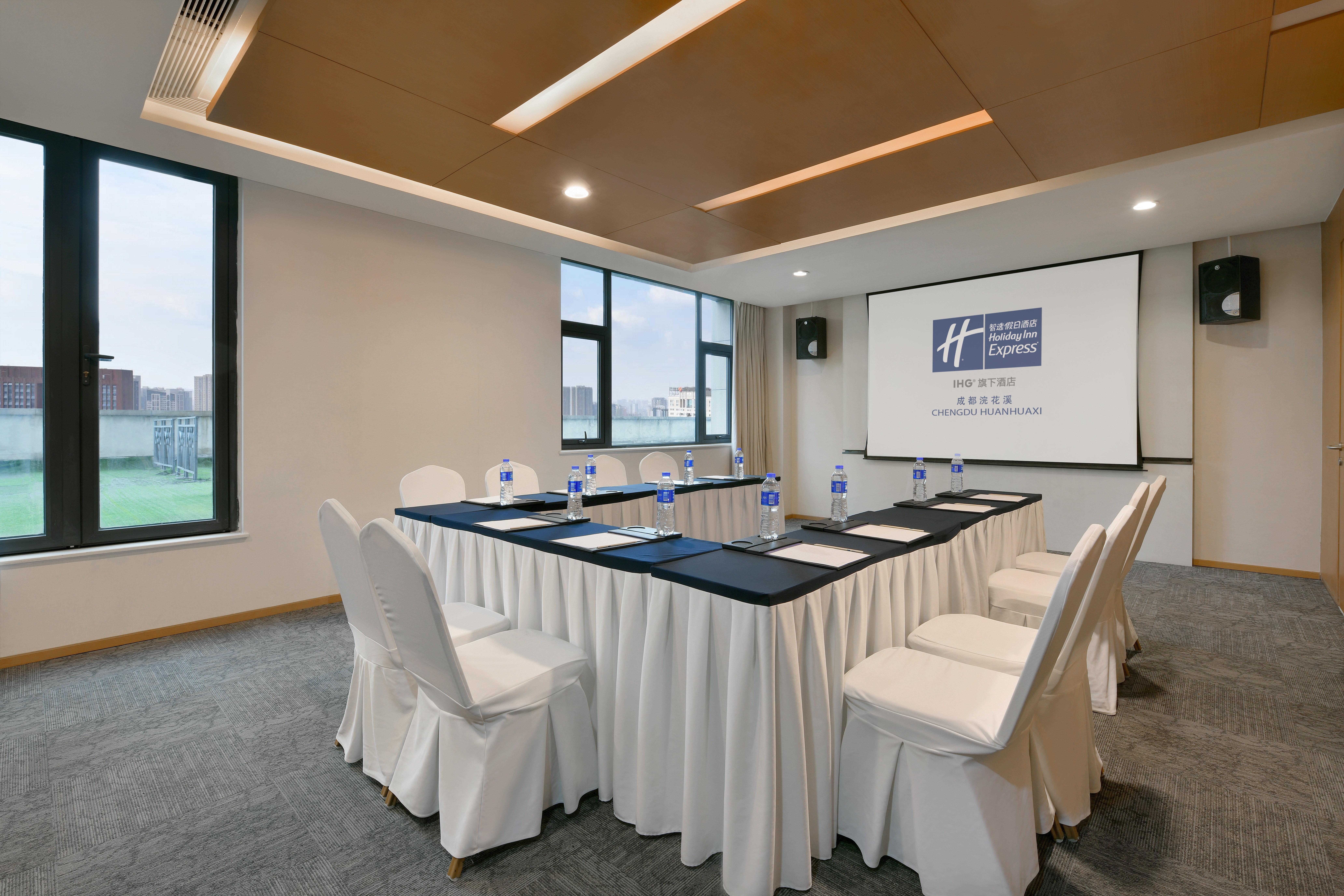 Holiday Inn Express Chengdu Huanhuaxi By Ihg-Near Jinsha Site Musem,Near Wuhou Temple Museum,Welcome Drinks,Free Gym,Free Self-Service Laundry Bagian luar foto
