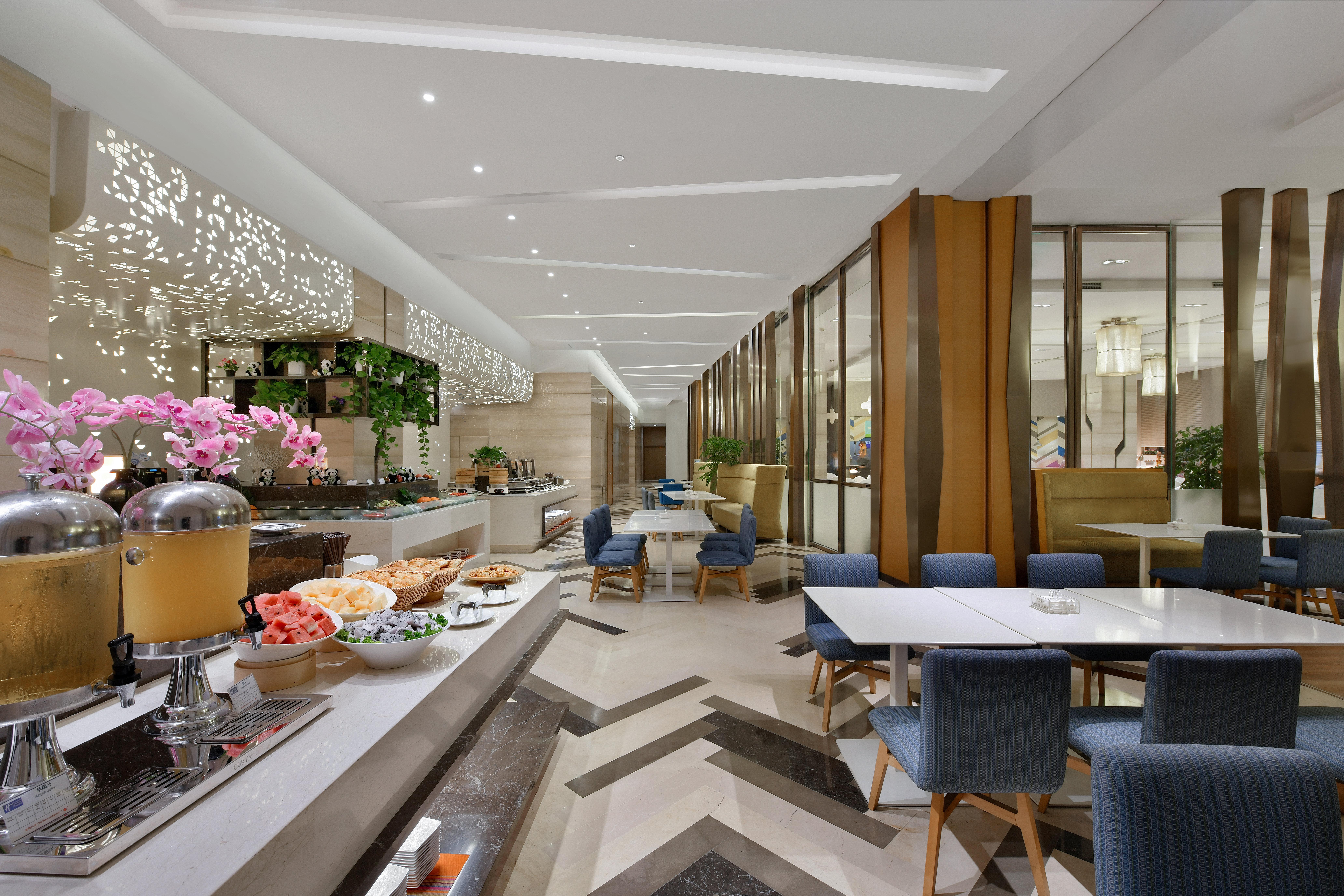 Holiday Inn Express Chengdu Huanhuaxi By Ihg-Near Jinsha Site Musem,Near Wuhou Temple Museum,Welcome Drinks,Free Gym,Free Self-Service Laundry Bagian luar foto