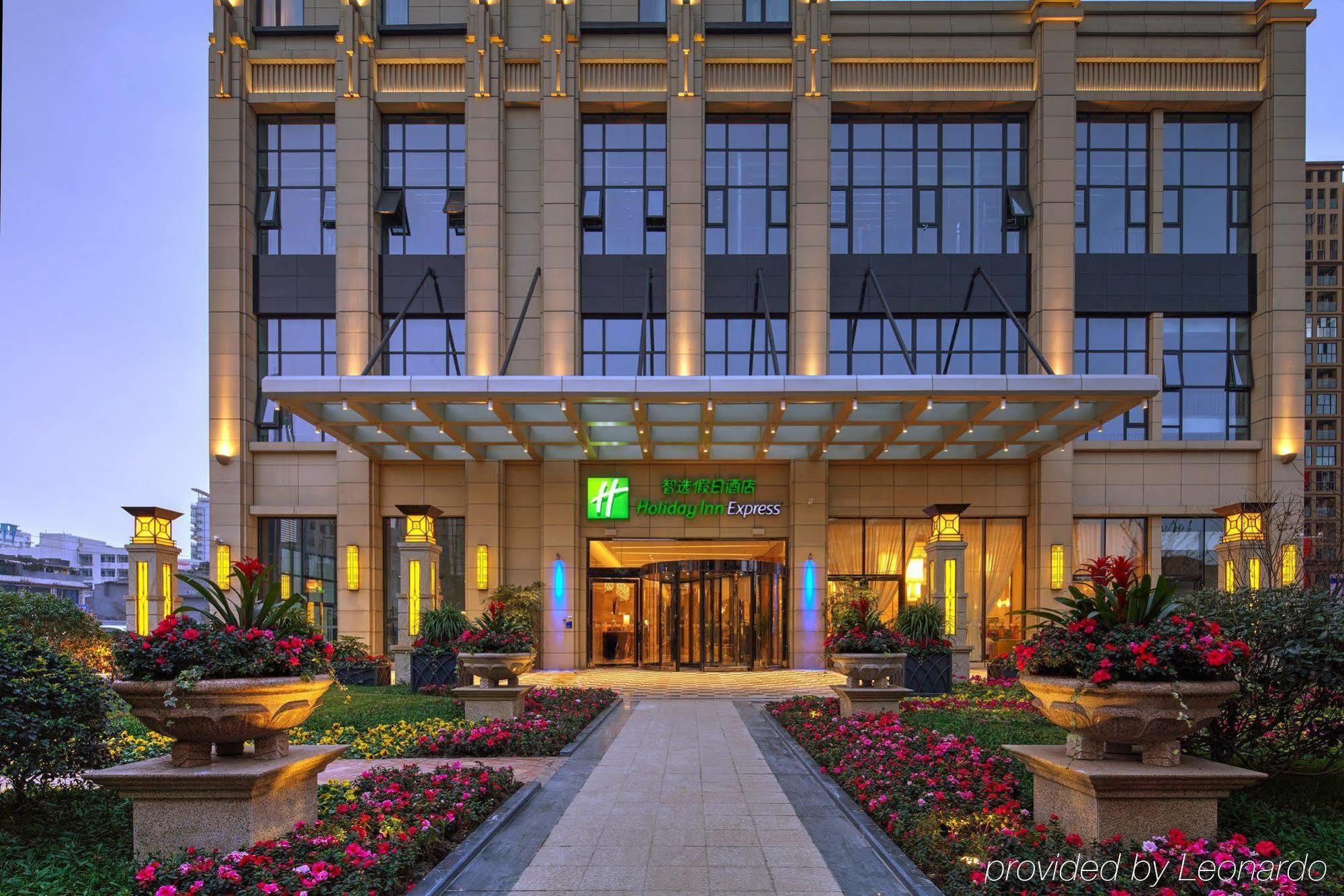 Holiday Inn Express Chengdu Huanhuaxi By Ihg-Near Jinsha Site Musem,Near Wuhou Temple Museum,Welcome Drinks,Free Gym,Free Self-Service Laundry Bagian luar foto